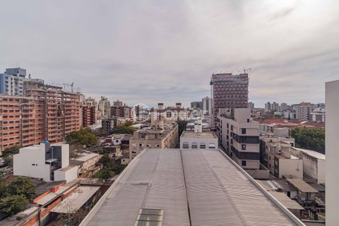 Image 7 - 898205