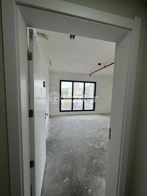 Image 3 - 898205