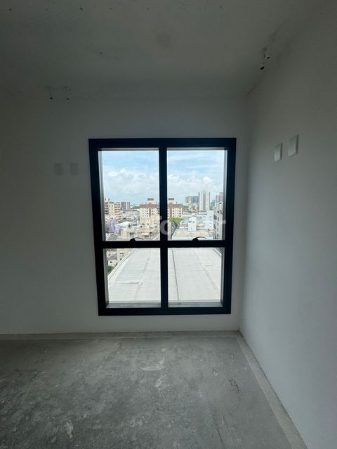 Image 6 - 898205