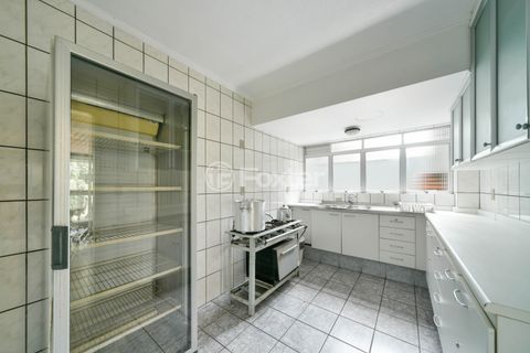 Image 19 - 898218