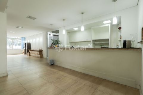 Image 3 - 898220