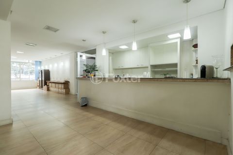 Image 9 - 898220