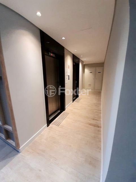 Image 8 - 898222
