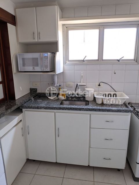 Image 11 - 898223