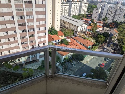 Image 10 - 898223