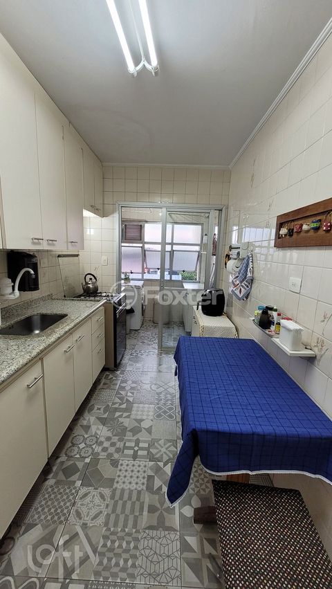 Image 8 - 898250