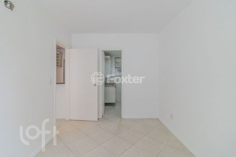 Image 7 - 898260