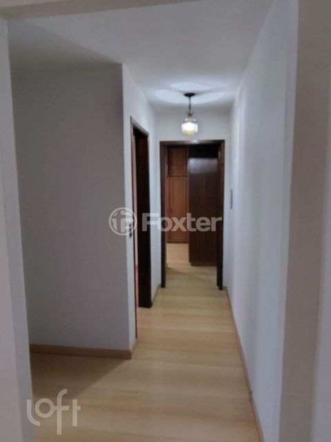 Image 3 - 898267