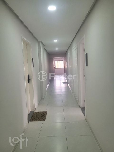 Image 7 - 898280