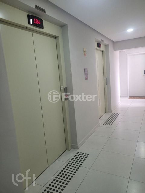 Image 8 - 898280