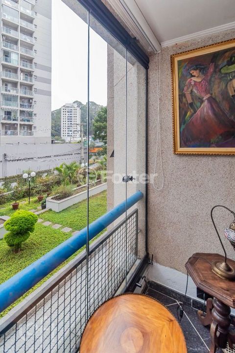 Image 5 - 898345