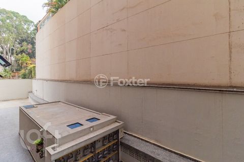 Image 19 - 898345