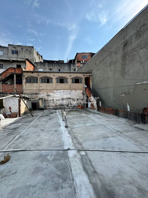 Image 10 - 898352