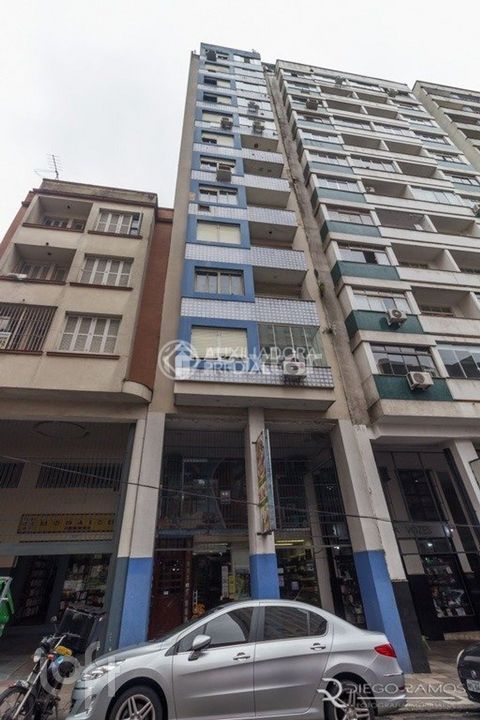 Image 12 - 898357