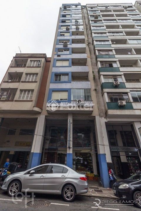 Image 13 - 898357