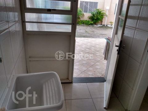 Image 7 - 898362