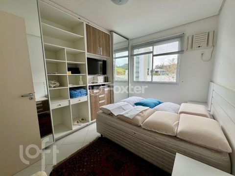 Image 8 - 898375
