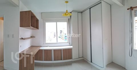 Image 16 - 898421
