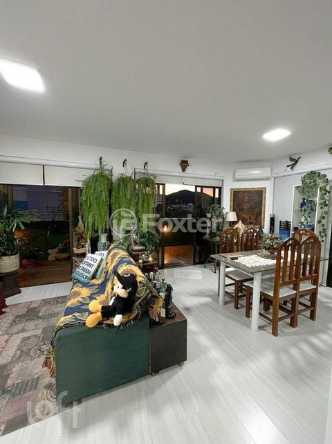 Image 6 - 898430