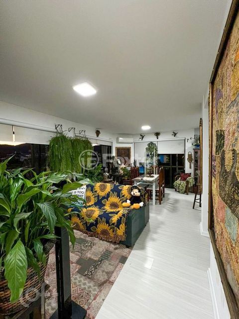Image 5 - 898430