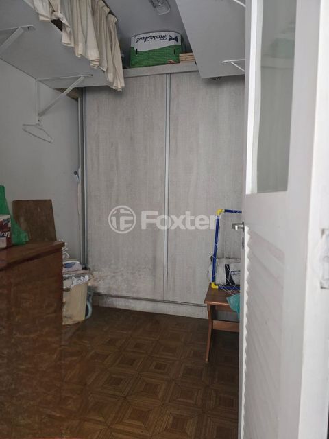 Image 7 - 898504
