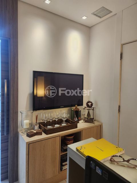 Image 7 - 898505