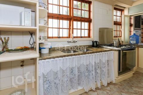 Image 13 - 898530