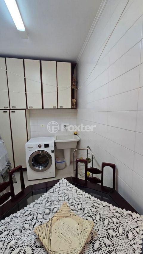 Image 7 - 898552