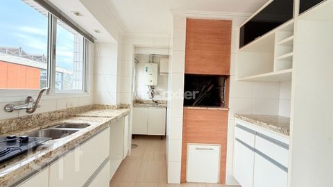 Image 7 - 898557