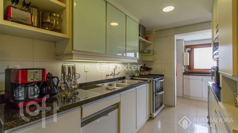 Image 13 - 898558