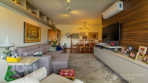Image 8 - 898558