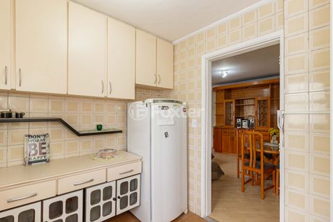 Image 18 - 898582