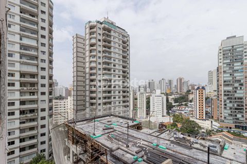 Image 17 - 898582