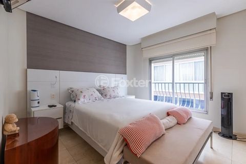 Image 8 - 898598