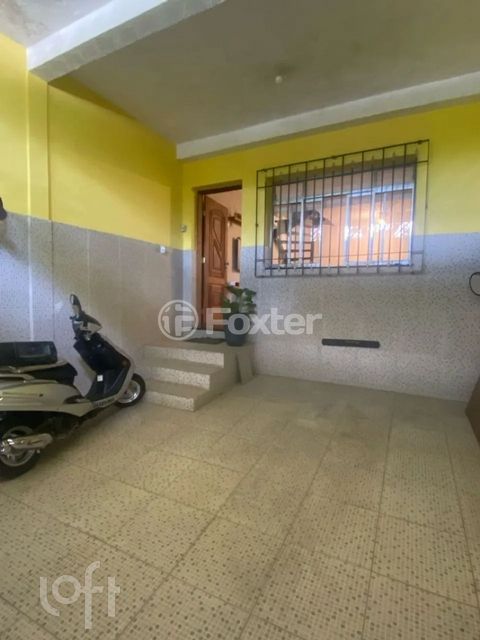 Image 17 - 898612