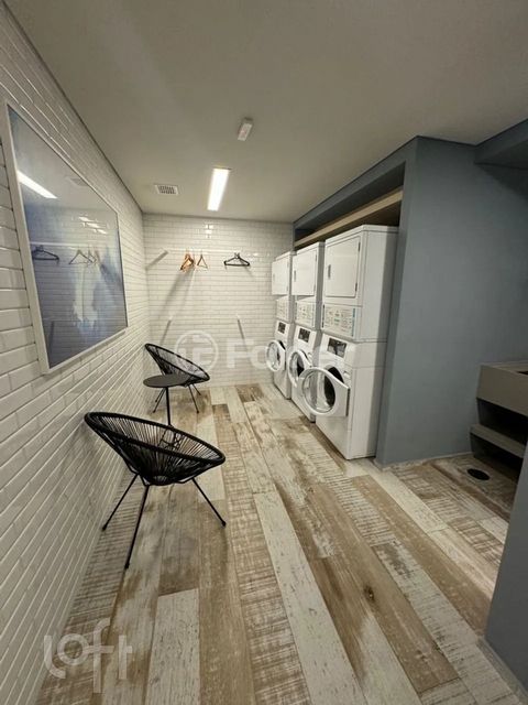 Image 7 - 898621