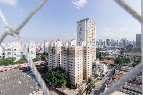 Image 17 - 898632