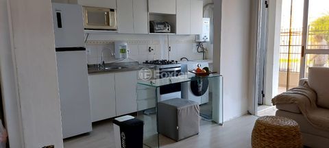 Image 9 - 898646
