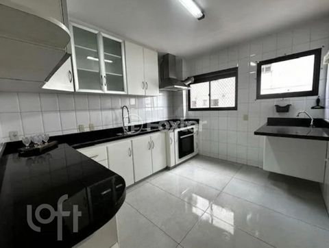 Image 4 - 898662
