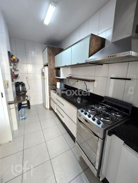 Image 4 - 898665