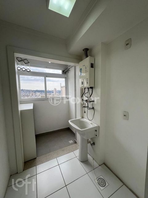 Image 7 - 898668
