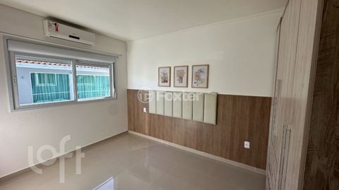Image 16 - 898684