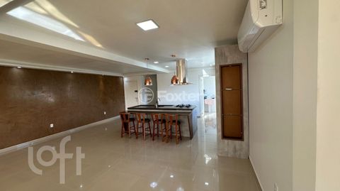 Image 8 - 898684