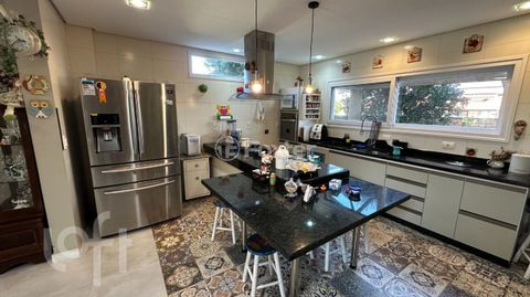 Image 9 - 898686