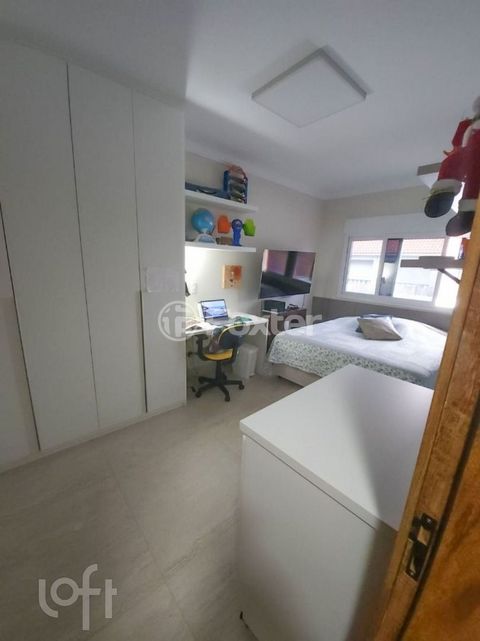 Image 8 - 898698