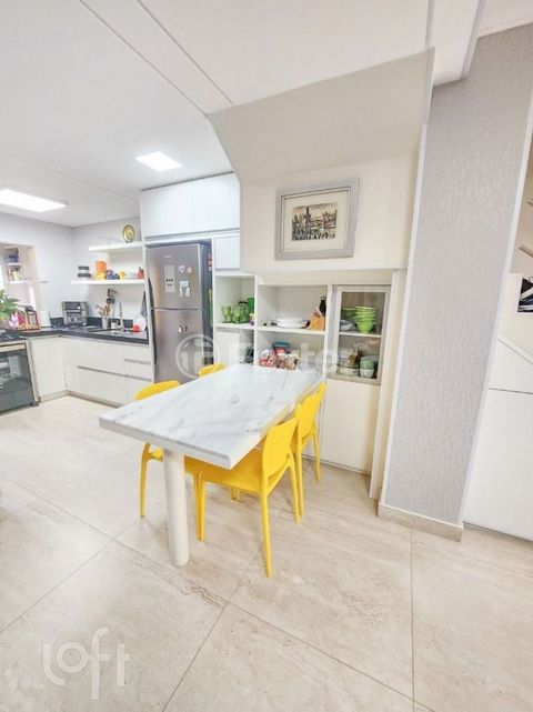 Image 3 - 898698