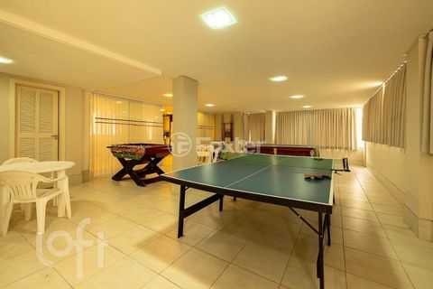 Image 9 - 898713