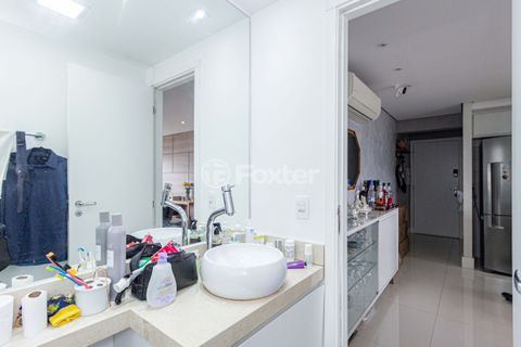 Image 9 - 898715