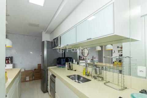 Image 17 - 898715