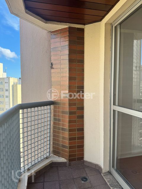 Image 7 - 898739